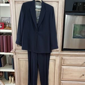 Garfield & Marks Classic women’s  Suit Sz 4 pantsuit